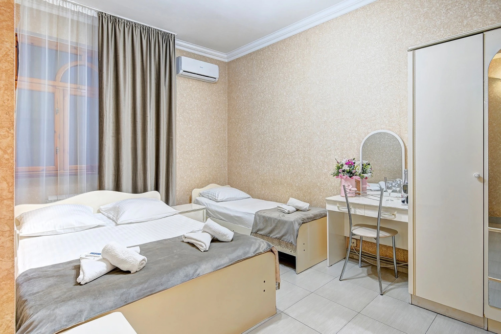 No balcony Triple room