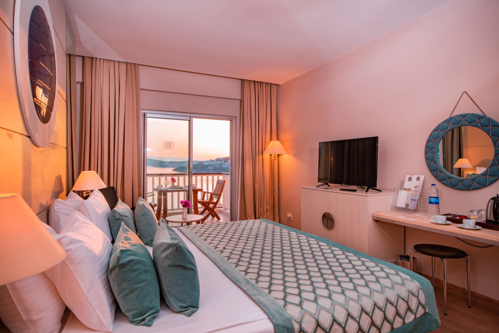 Deluxe Double room with sea view (full double bed)