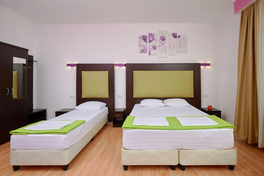 Standard Triple room with sea view
