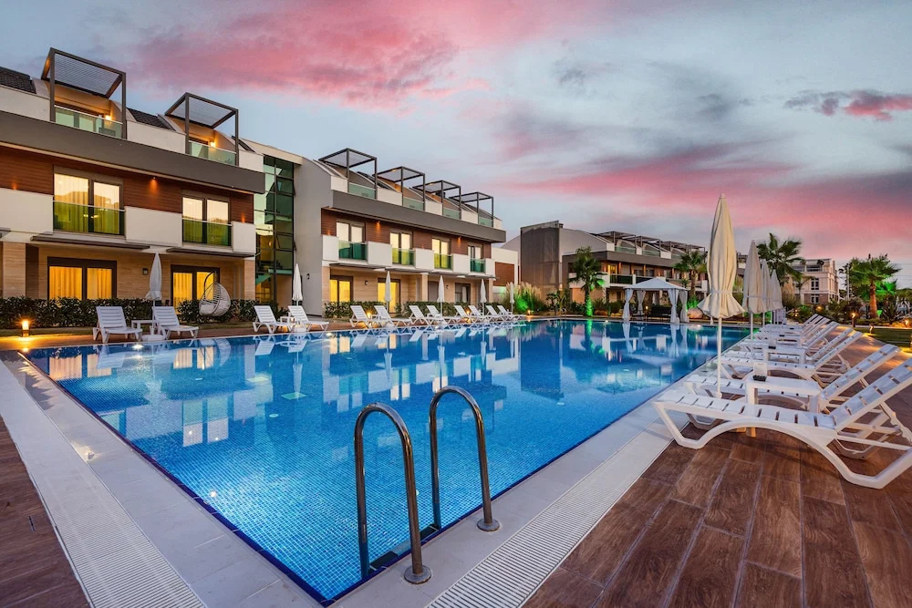 Отель Veranda Suites — фото