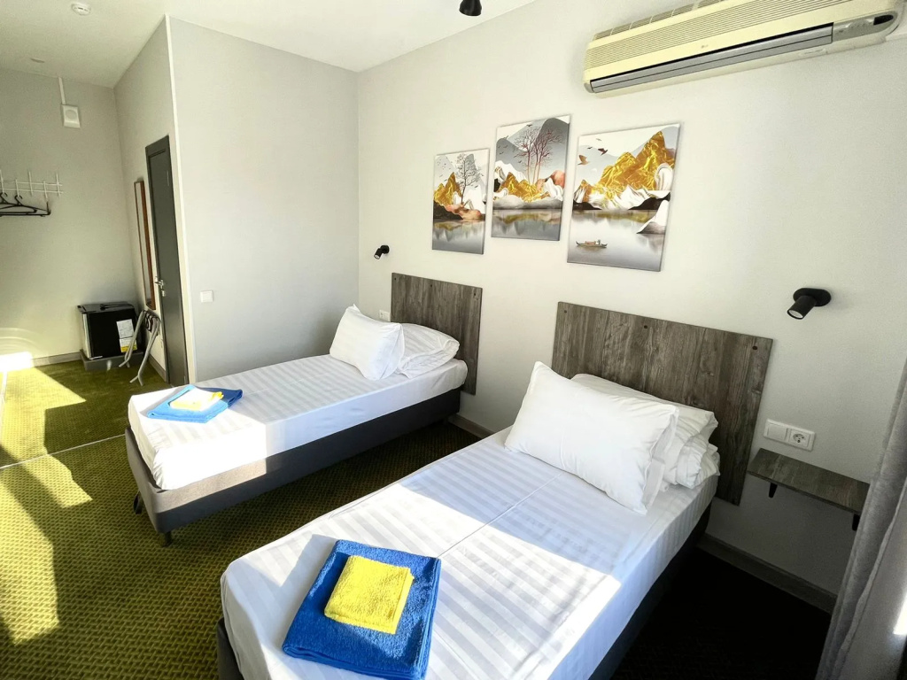 Hostel Kayut-Kompaniya Room Type - Superior Standard Double room twin beds