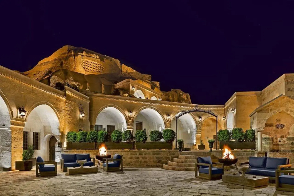 Seraphim Cave Suites & Spa Hotel - 4
