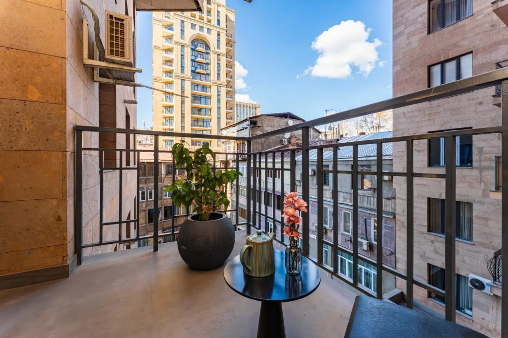 On Buzand 97-21/2 Apartments