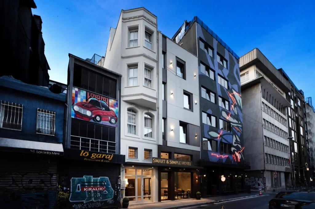 Smart and Simple Hotel Karakoy — фото