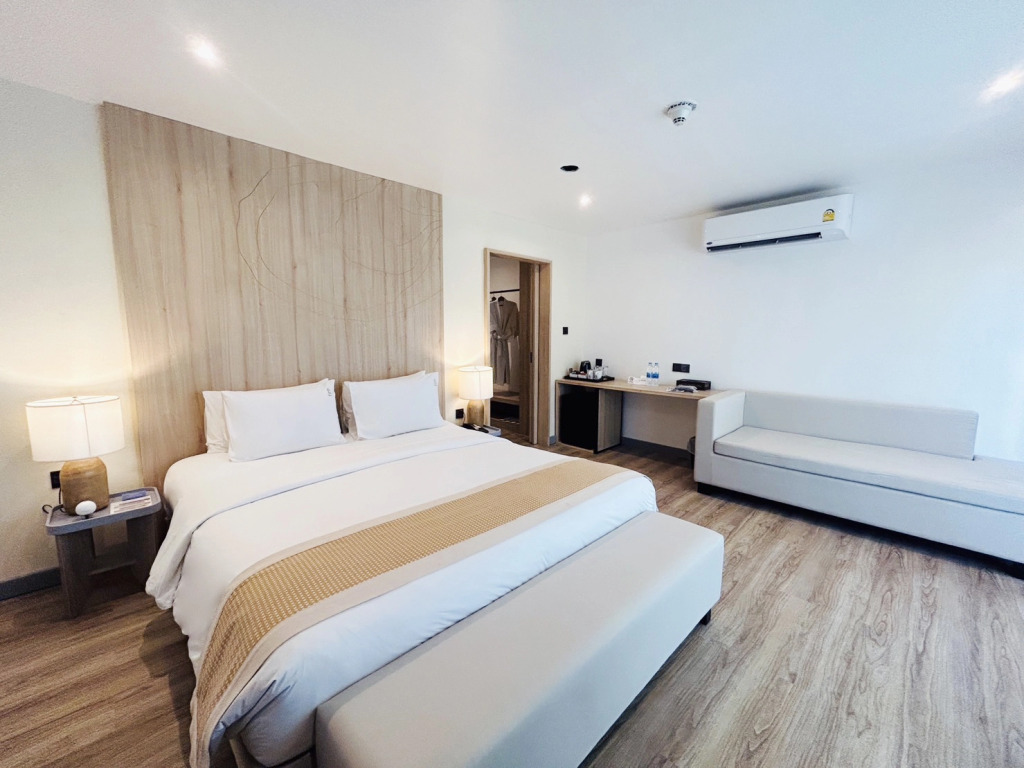 Двухместный номер Superior Premier с балконом двуспальная кровать в Phi Phi Holiday Resort – SHA Extra Plus