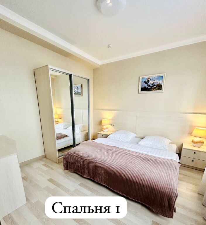 Четырёхместный номер Семейный с красивым видом из окна в Дом Гостей