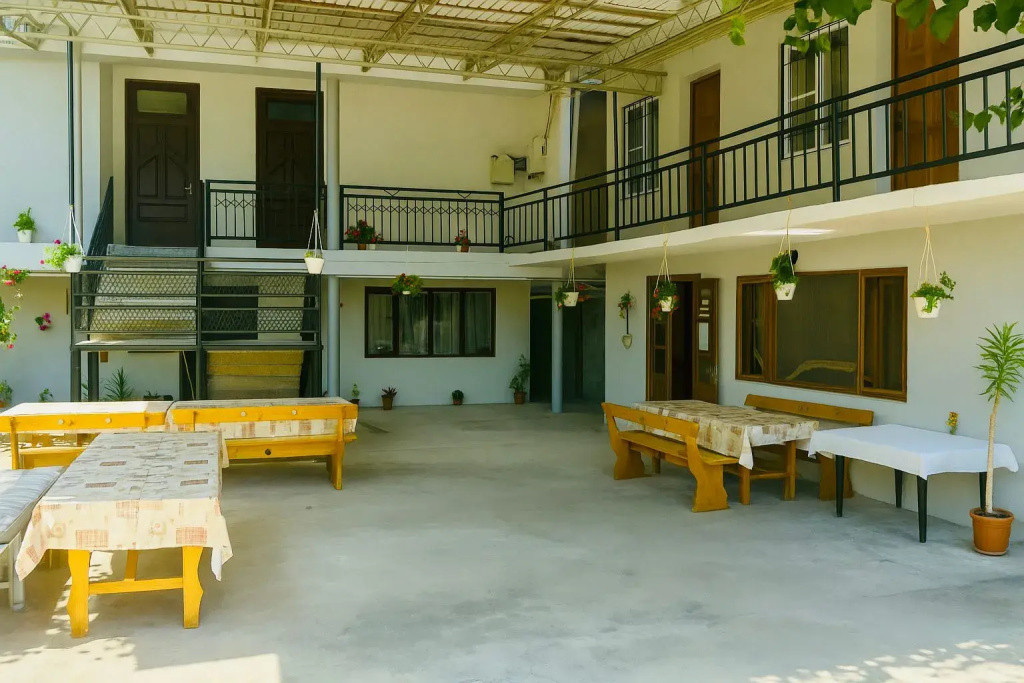 U Khanumy Guest House