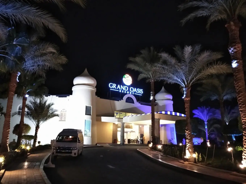 Двухместный номер Standard с видом на сад 2 отдельные кровати в Курортный отель Grand Oasis Resort
