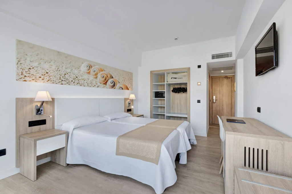 Standard Double room with city view (twin beds)