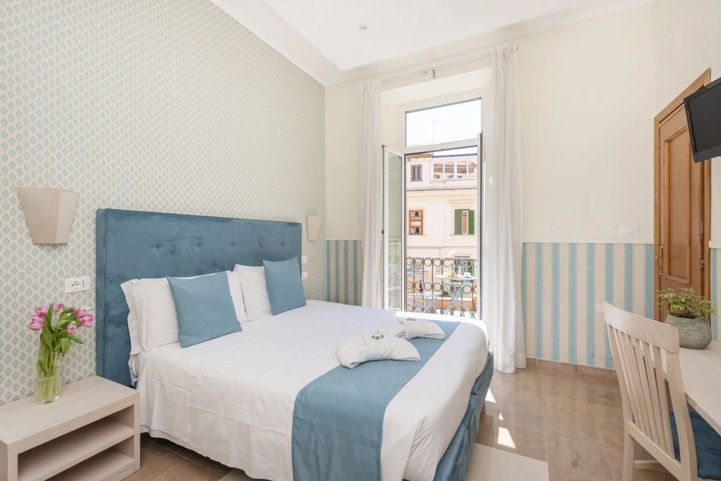 Deluxe Double room with balcony (full double bed)