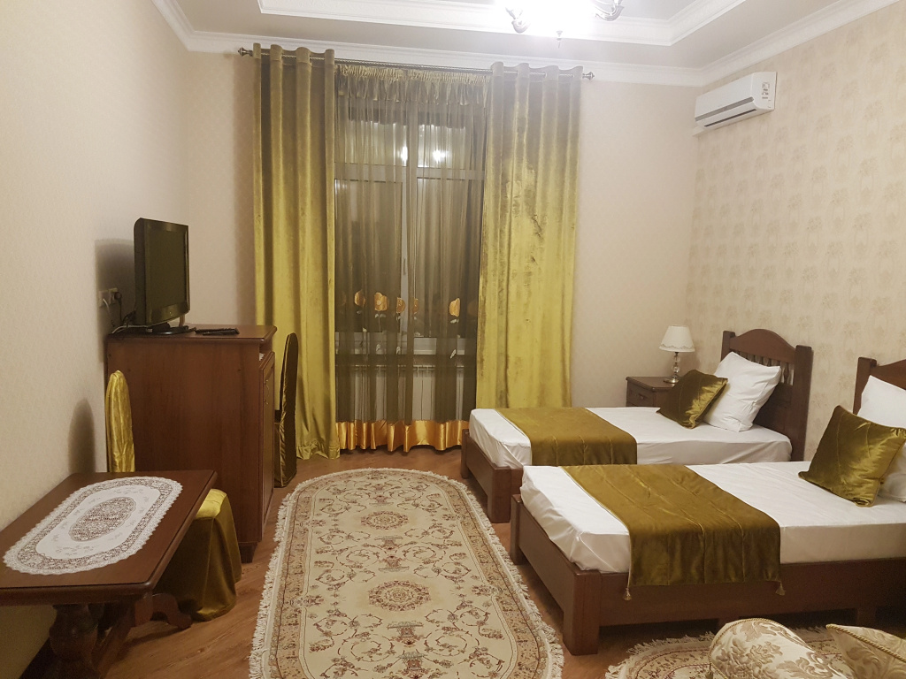 Double Junior Suite with city view (full double bed)