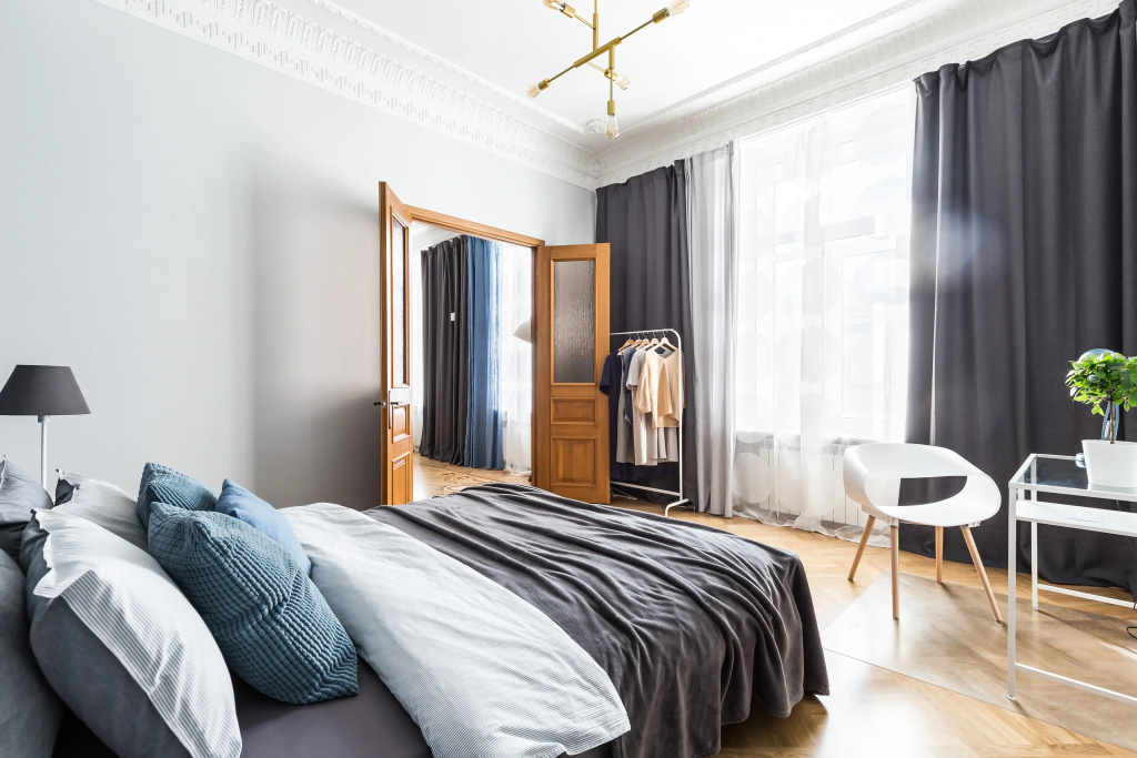 Апартаменты Avenue 180 кв.м с видом на Большую Конюшенную Улицу и Церковь Петра и Павла — фото
