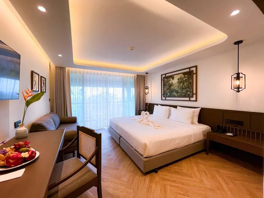 Deluxe Summit Wing Double room with balcony (full double bed)