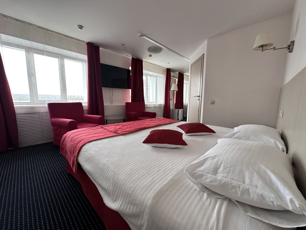Business Double room (full double bed)