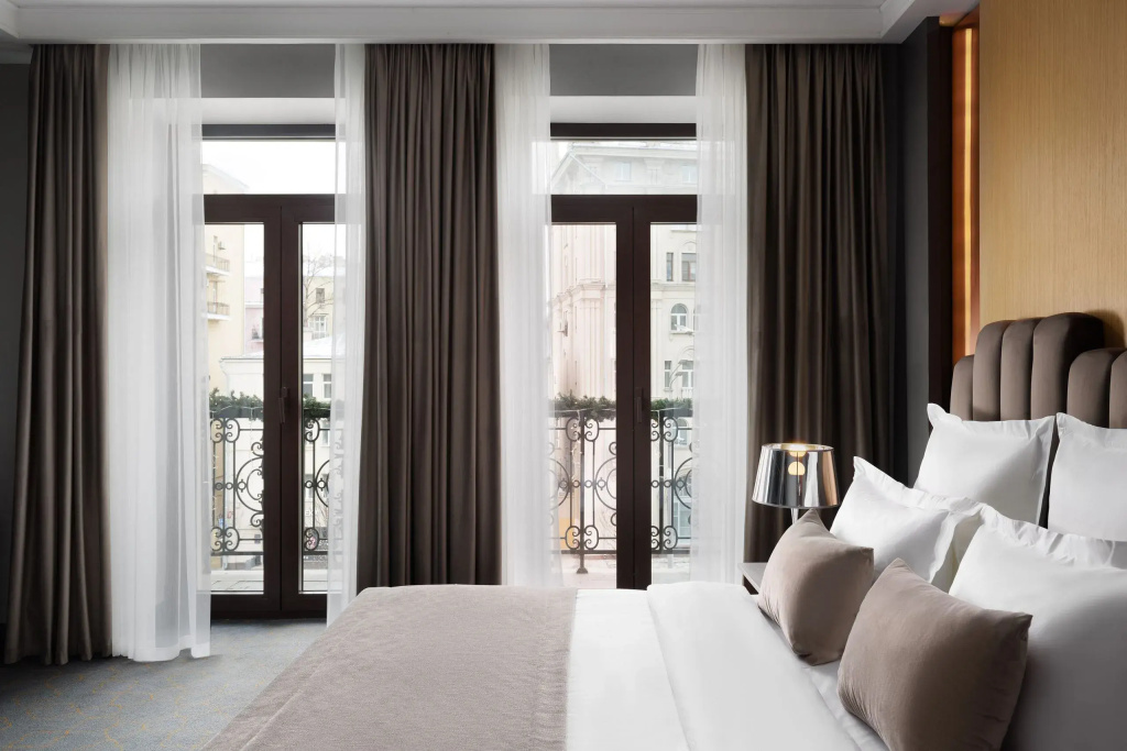 Hartwell Moskva Hotel Room Type - Deluxe Double room with balcony and with Garden Ring view full double bed