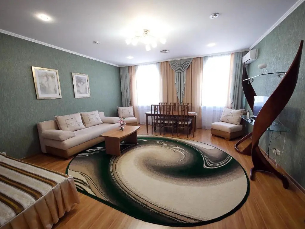 DezhaVyu Mini-Hotel Room Type - Business Double Suite full double bed