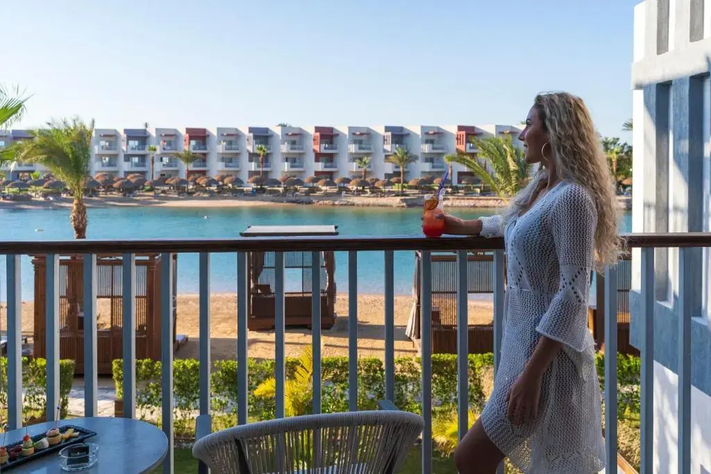 Люкс Posh Club Jacuzzi с балконом в Sunrise Crystal Bay Resort
