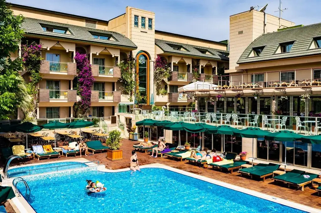 Ambassador Plaza Hotel - Général