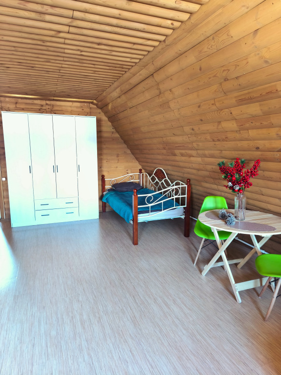 Коттедж с 4 комнатами в Изба/Izba