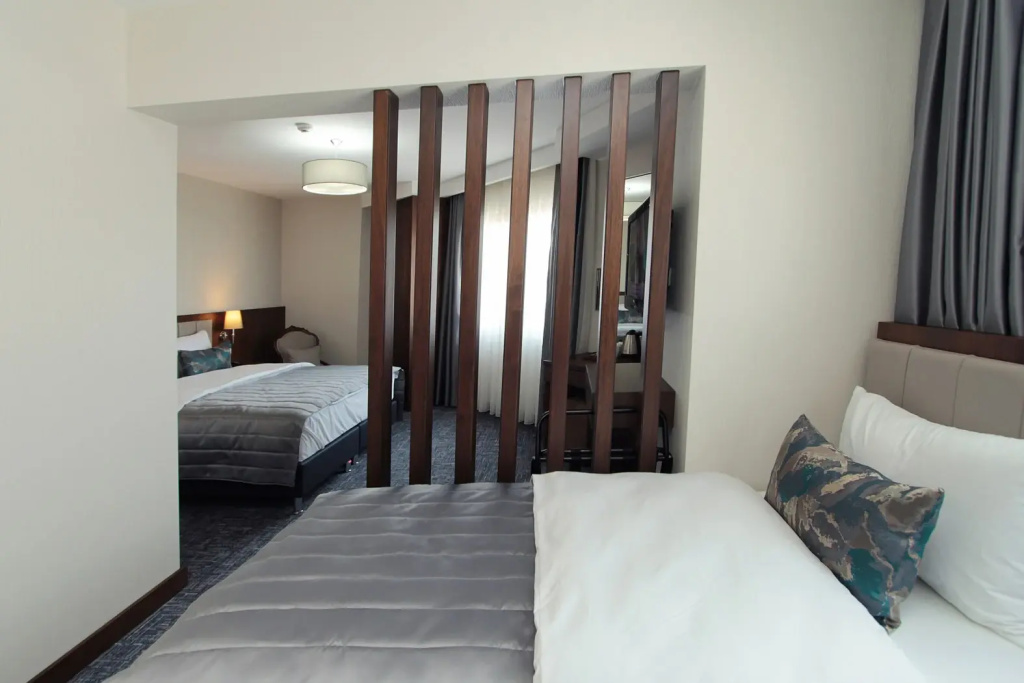 Quadruple Family Suite with city view