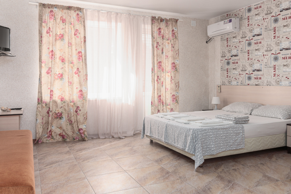 Двухместный номер Comfort с балконом и рядом с пляжем двуспальная кровать в Моряк