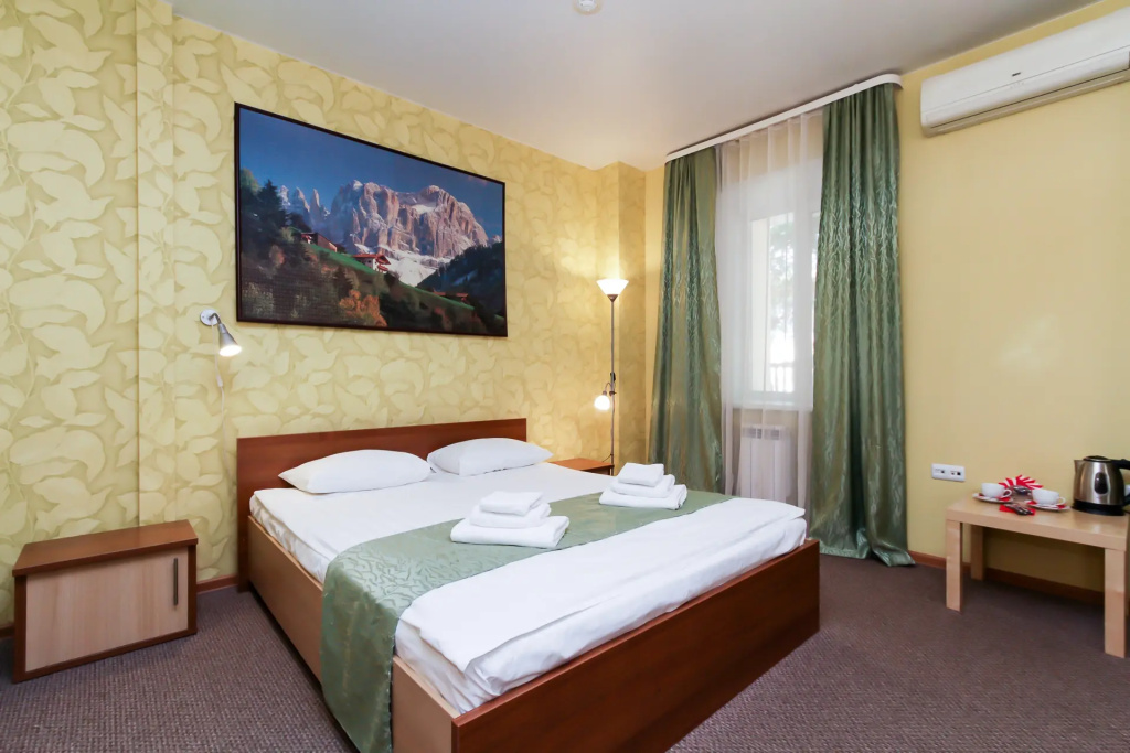 Superior Double room with city view (full double bed)