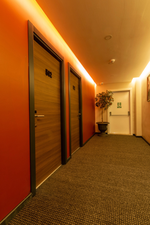 Lobby & Reception