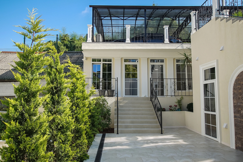 Отель Гостевой дом The White Residence в Сочи