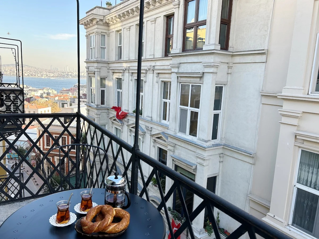 Апартаменты Right Hand to Galata Tower, Left Hand to Bosphorus — фото