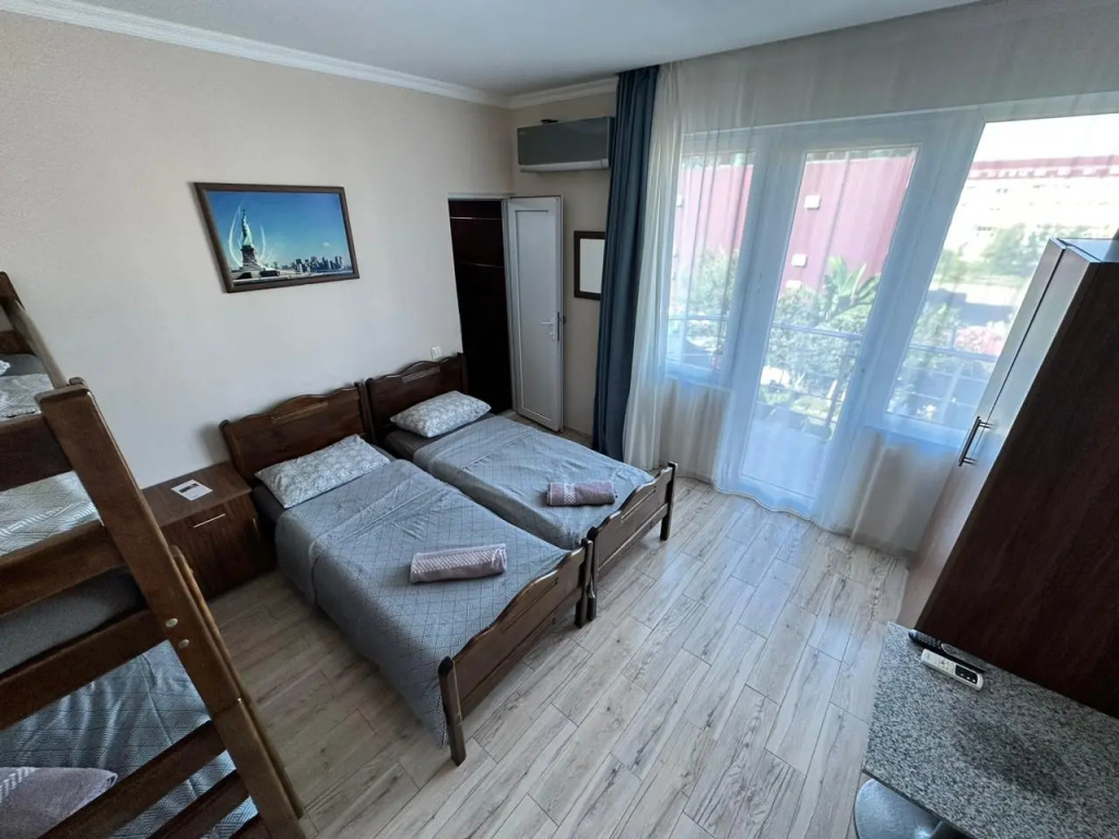 Economy Quadruple room with balcony