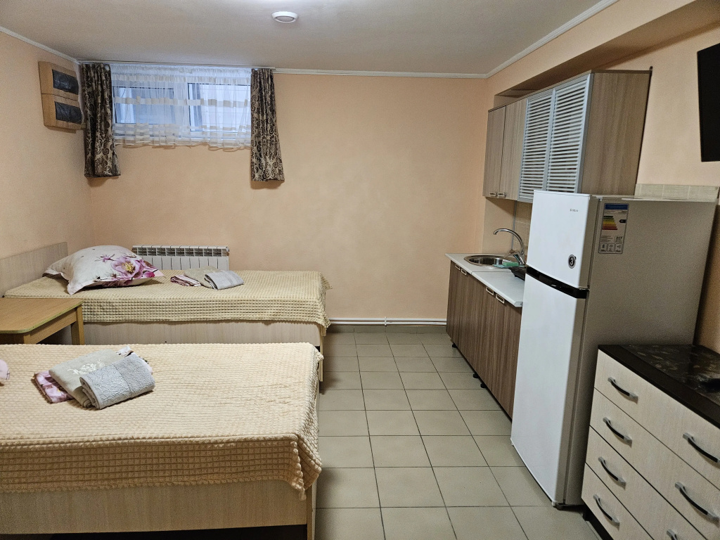 Standard Kitchen Double Basement room (twin beds)