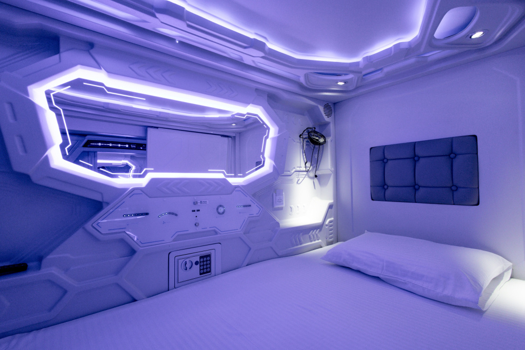 Superior Capsule with courtyard view