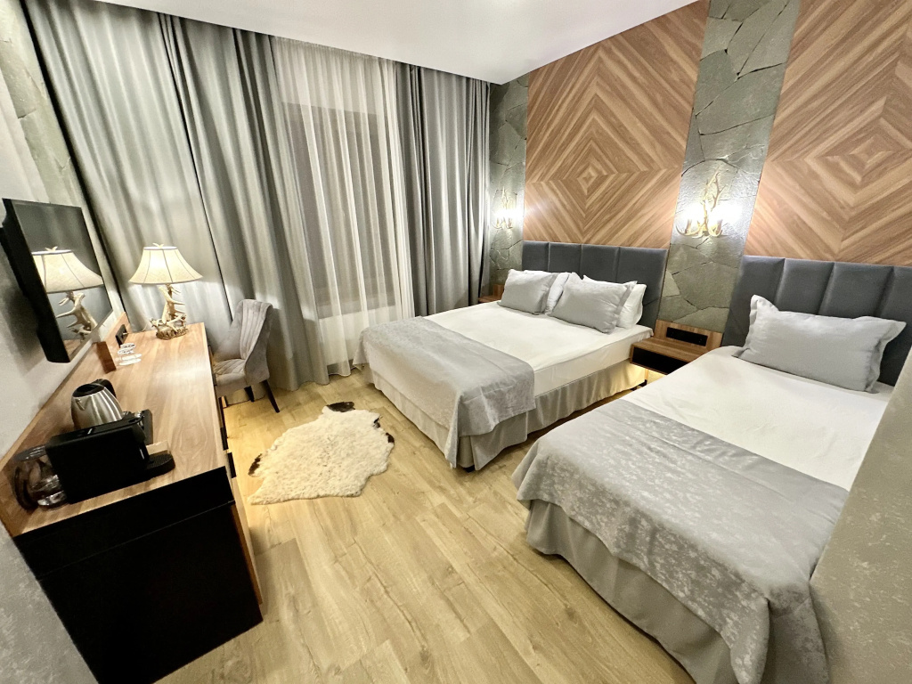 Tash Maral Hotel Room Type - Superior Triple Suite with mountain view