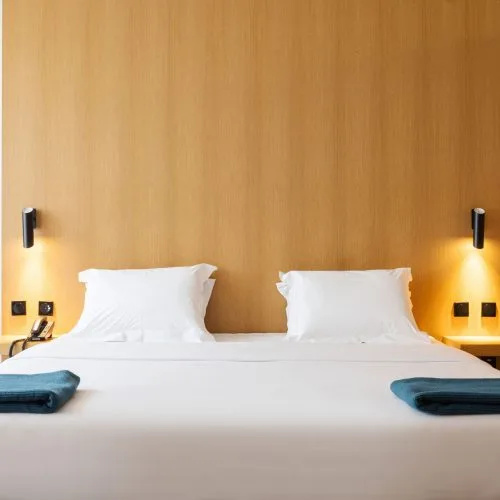 Small Double room (full double bed)