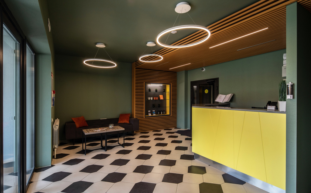 Lobby & Reception