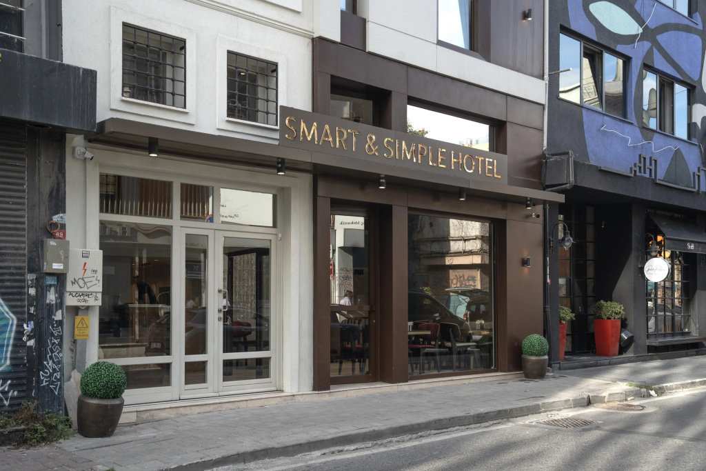 Smart and Simple Hotel Karakoy — фото