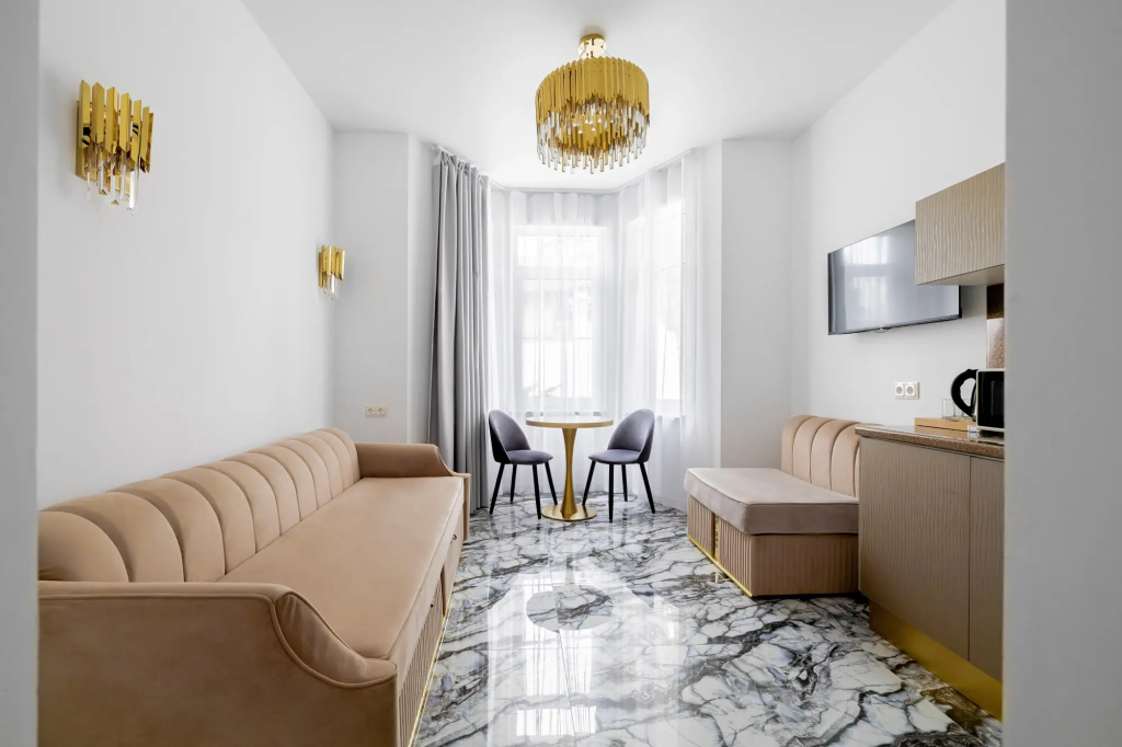 Double Suite with balcony (full double bed)