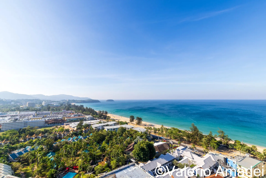 Люкс с 2 комнатами с балконом и с красивым видом из окна в Апартаменты OMNIA  Phuket - Waterfront Karon