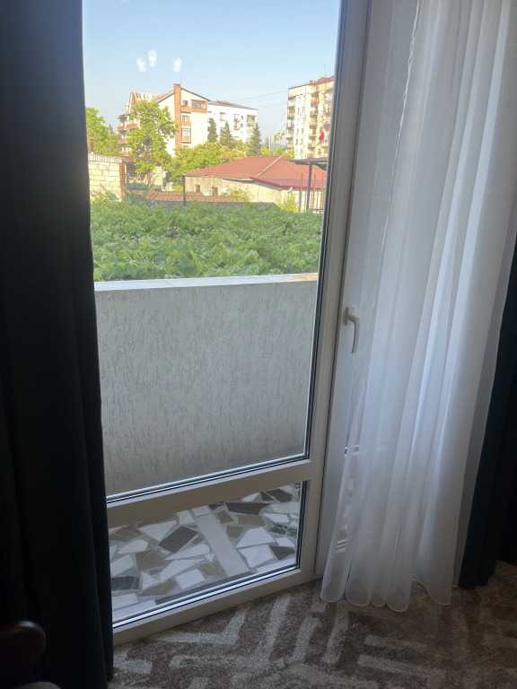 Трёхместный полулюкс с балконом и с красивым видом из окна в Отель Столица