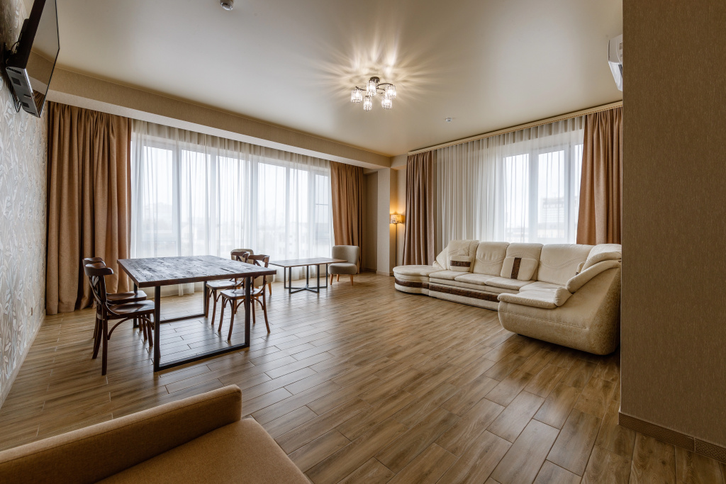 Central Inn Conference Hotel Room Type - Royal Double Junior Suite full double bed