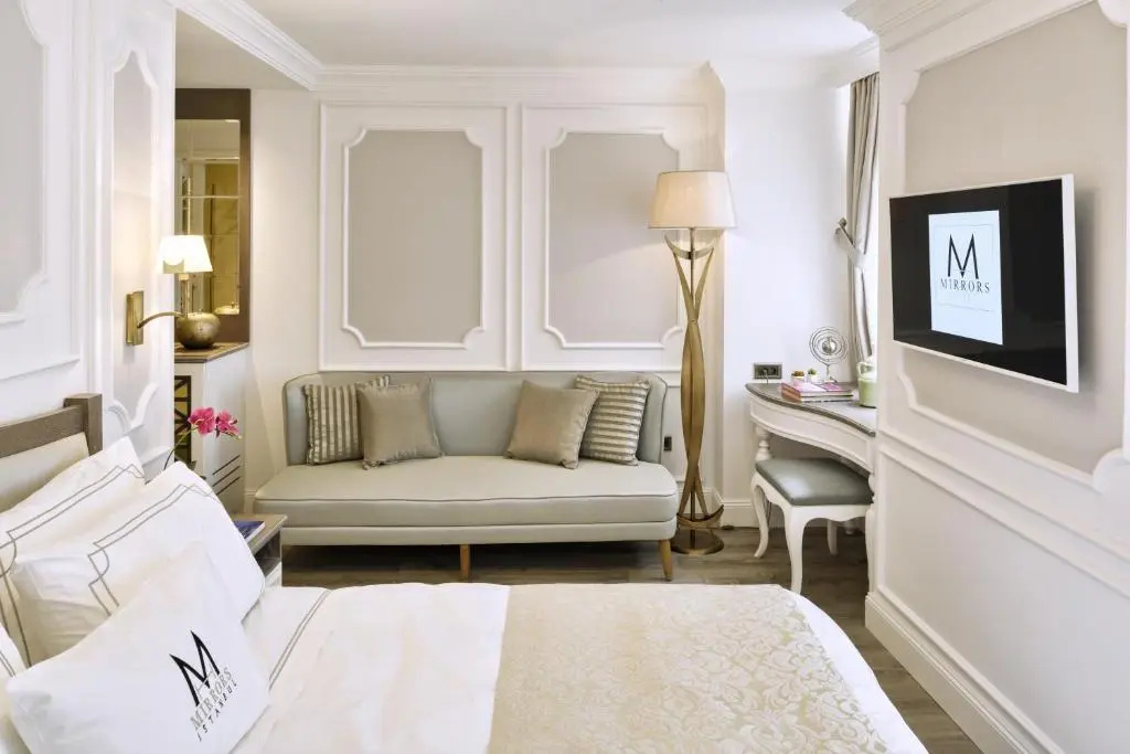 Deluxe Double room (full double bed)