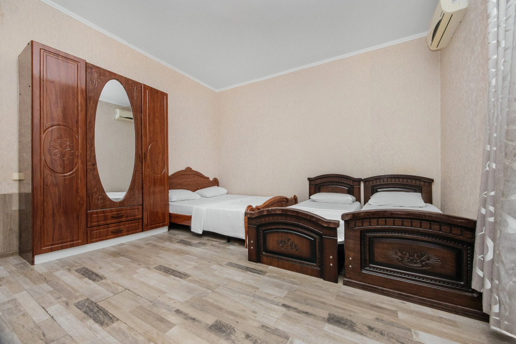 Четырёхместный номер Comfort с видом на город в Green rent