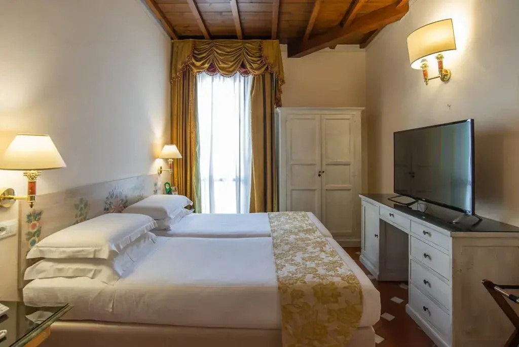 Classic Double room (full double bed)
