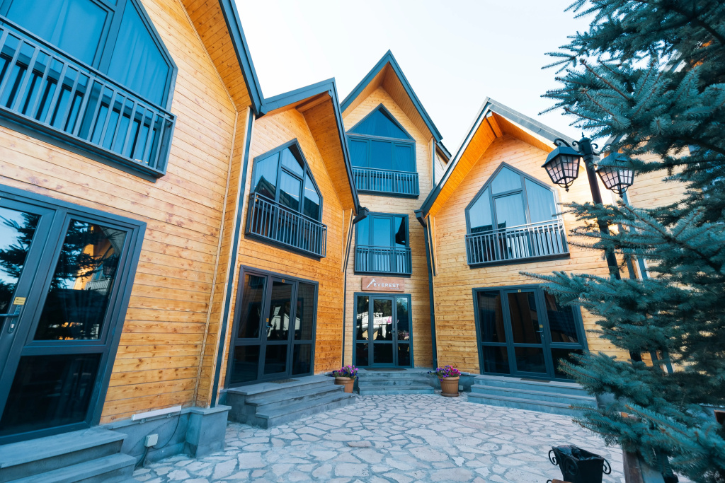 Everest Rest House House