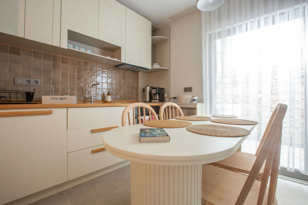 Apartment with garden view