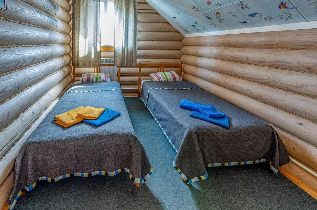 Шестиместный коттедж с балконом и с панорамным видом в Ласточкин дом