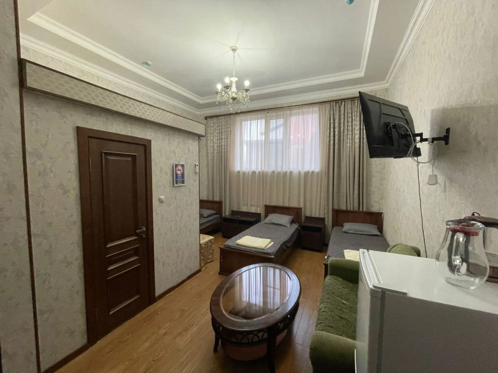 Трёхместный номер Standard с красивым видом из окна в Ватан