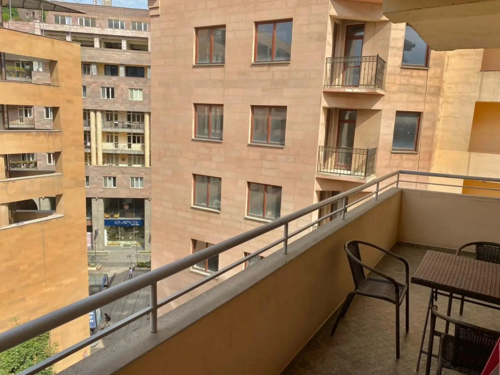 Prostornaya Kvartira V Tsentre Goroda Flat