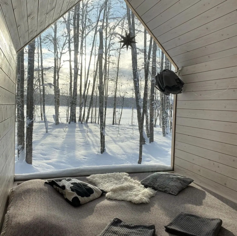 Standard Double room with lake view (full double bed)