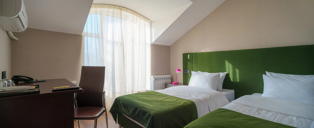 Refurbished Standard Double room with balcony (full double bed)